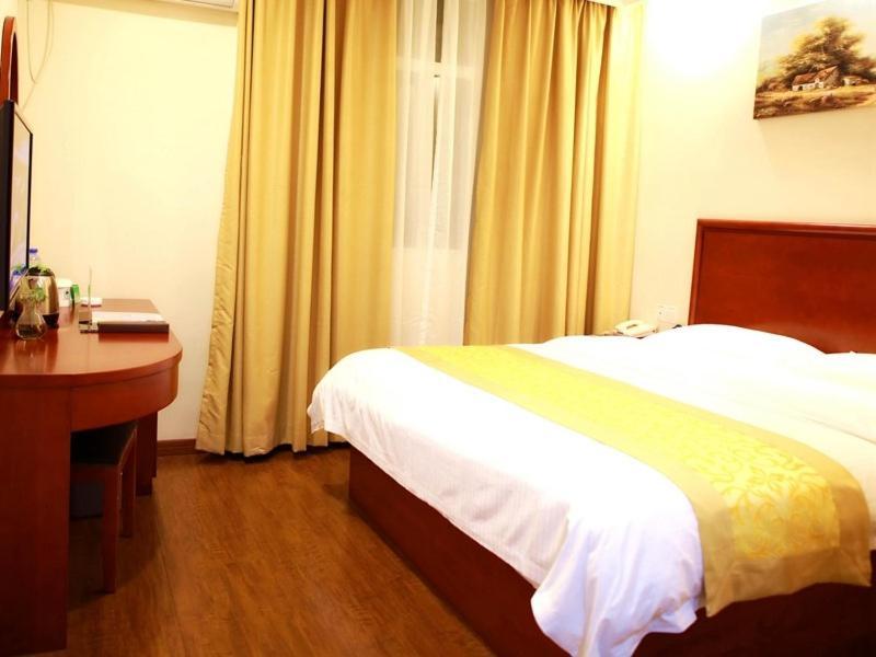 Greentree Inn Shanghai Hongqiao Hub Cao'An Road Huajiang Branch Road Express Hotel Jiading Exterior photo